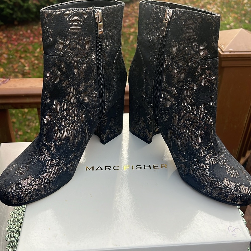 NWT Marc Fisher Newbia Black Floral Brocade size 7.5 booties